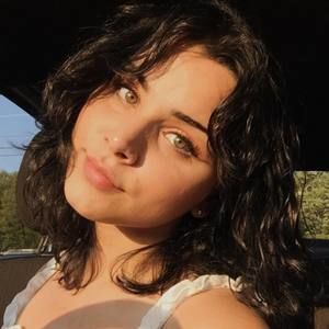 Meet your Posher, Emilee